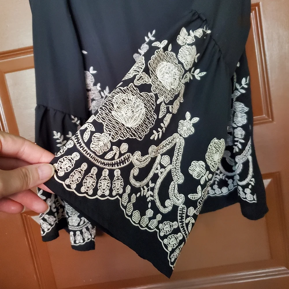 Maurices Black and White Top Bell Sleeves Size M - Picture 3 of 3